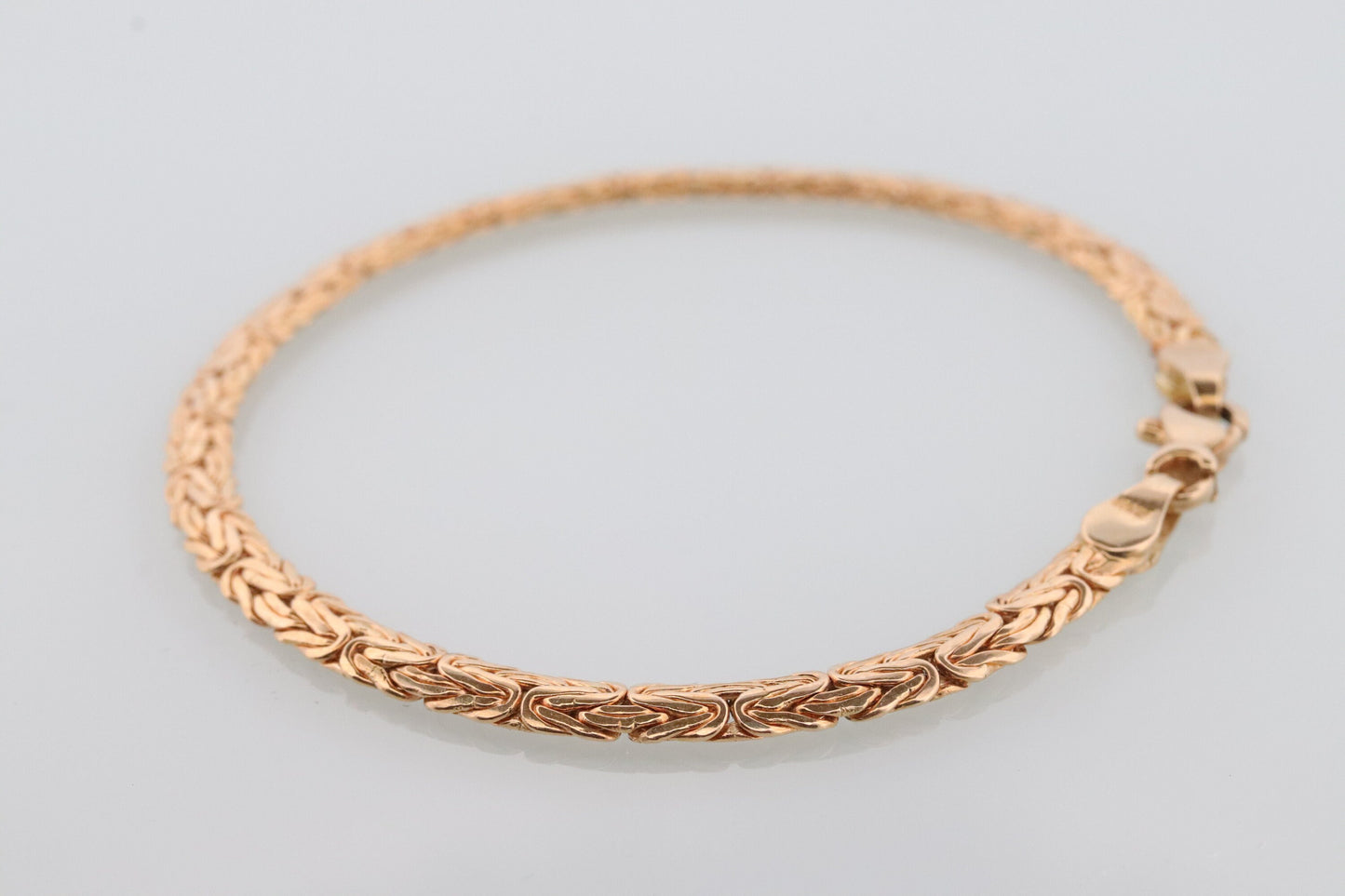 18k Byzantine Bracelet. 18k Yellow Gold Wide Flattened Flat Byzantine Bracelet. Kitsinian 4.0grams 4mm wide. Italy