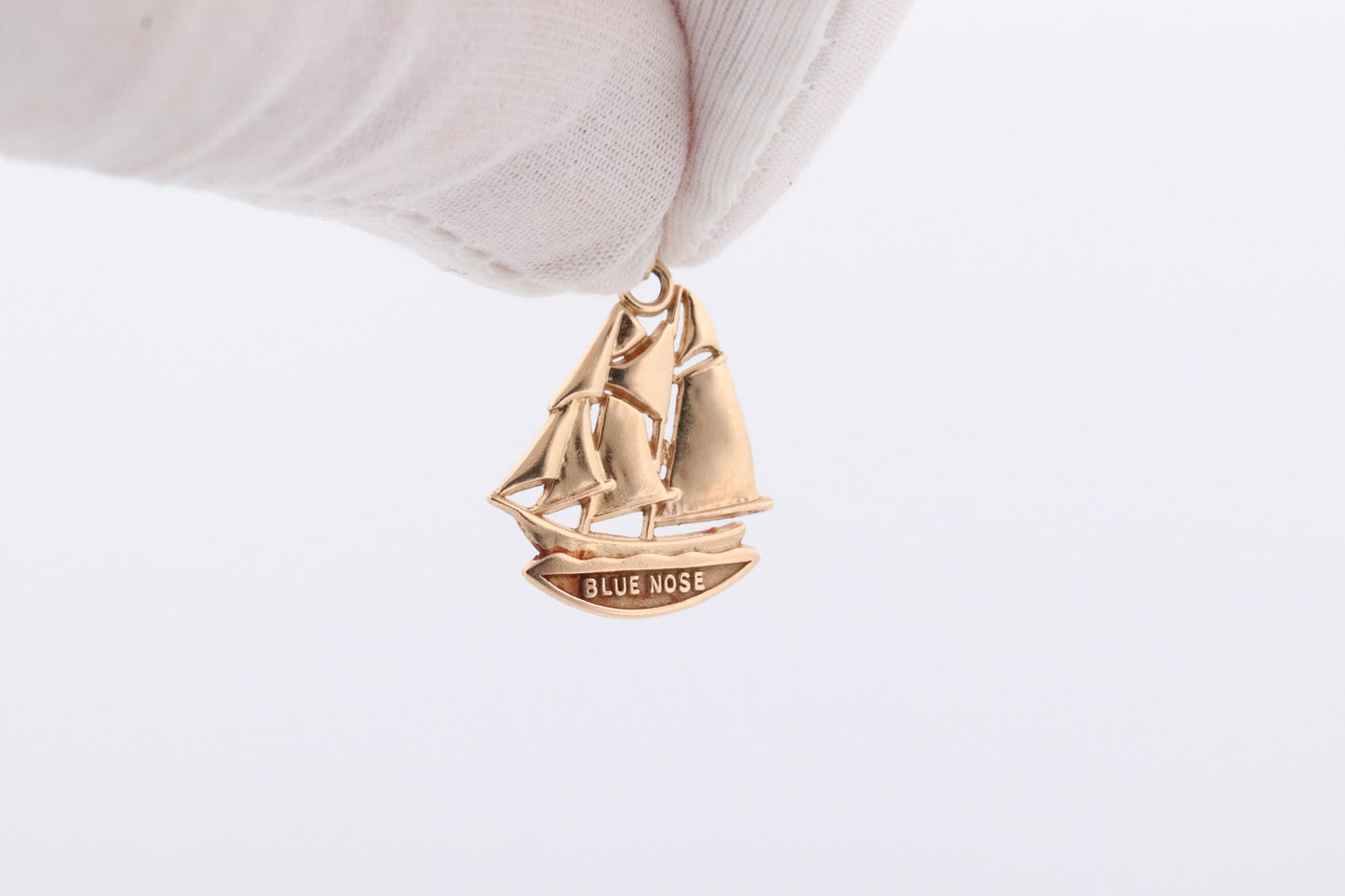 14k Ship Sail Boat medallion pendant. BLUE NOSE Nova Scotia Pendant Charm. st(94)