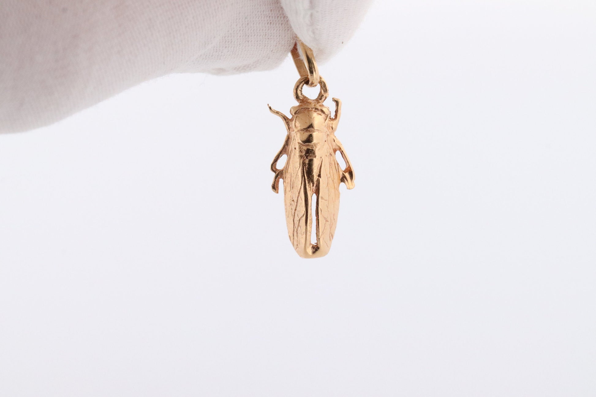 18k FLY Pendant. 18k Solid Yellow gold Fly Insect Charm. st(94)
