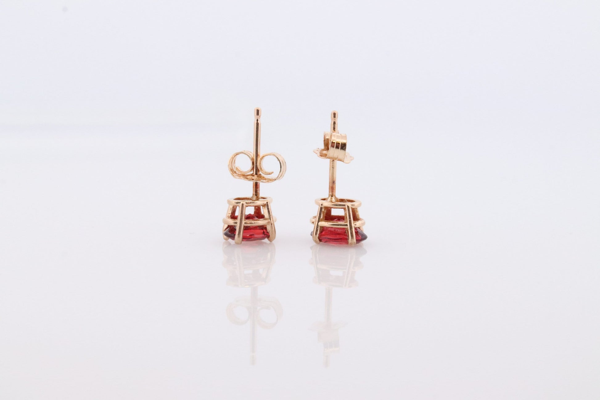 Oval GARNET 14k Gold Stud Earrings. Cherry red Garnet studs. Minimalist dainty earrings. st(42)