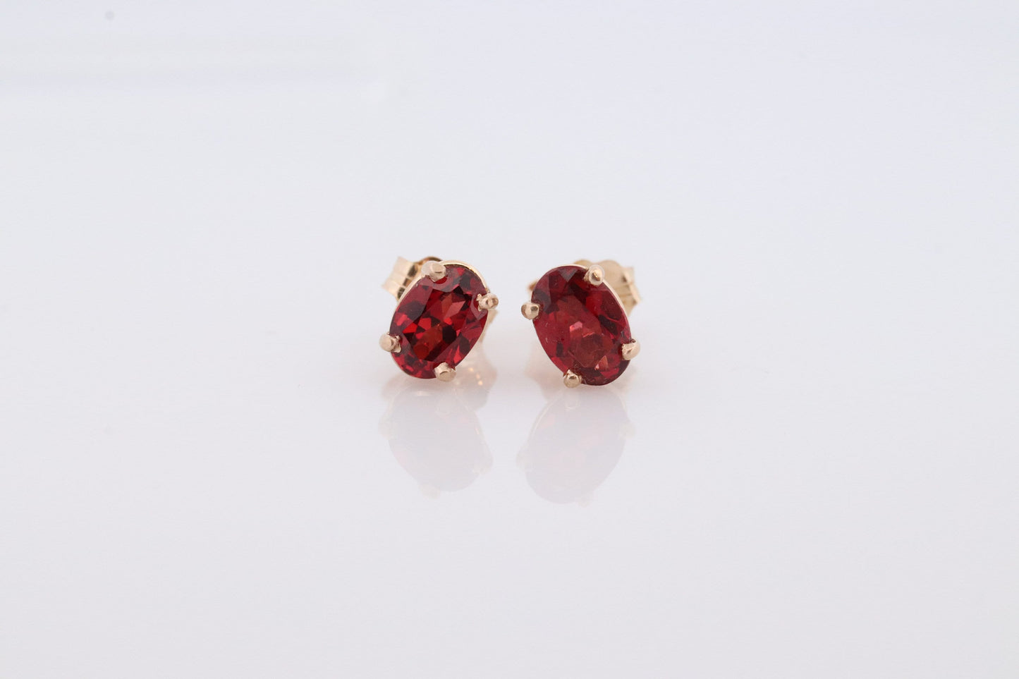 Oval GARNET 14k Gold Stud Earrings. Cherry red Garnet studs. Minimalist dainty earrings. st(42)