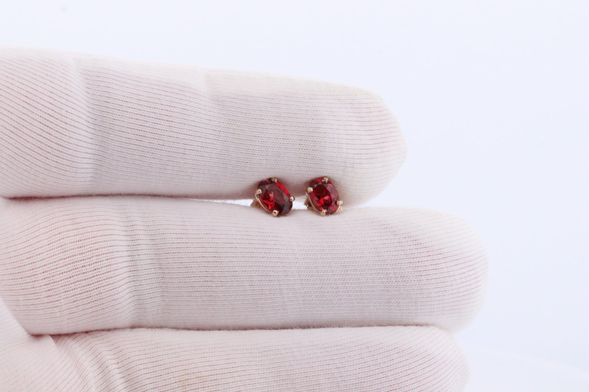 Oval GARNET 14k Gold Stud Earrings. Cherry red Garnet studs. Minimalist dainty earrings. st(42)