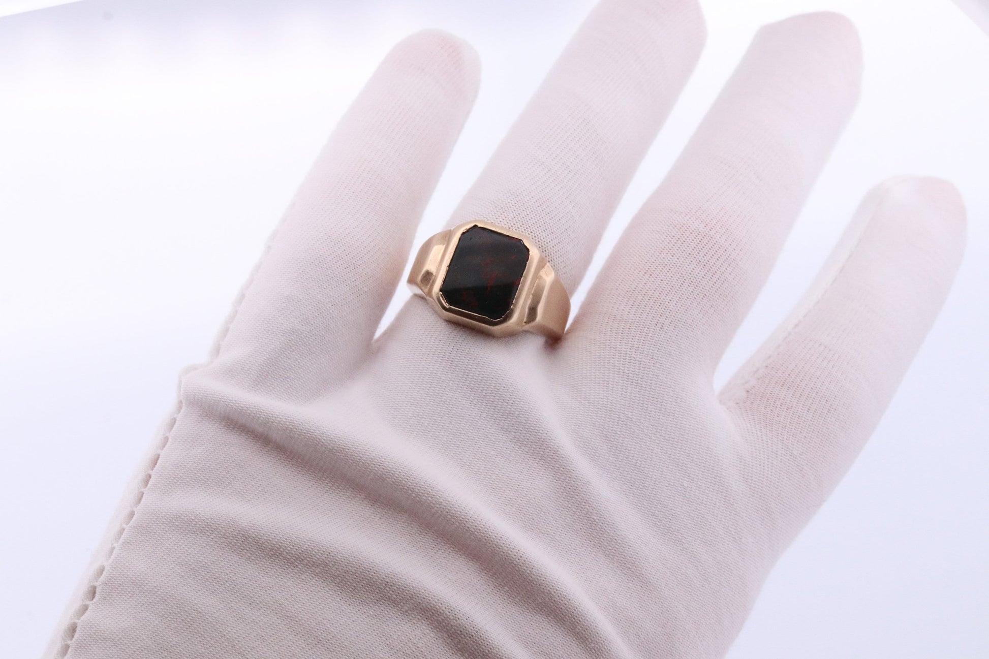 10k Bloodstone ring. Black and Red Blood stone Mens yellow gold signet ring. st(192)