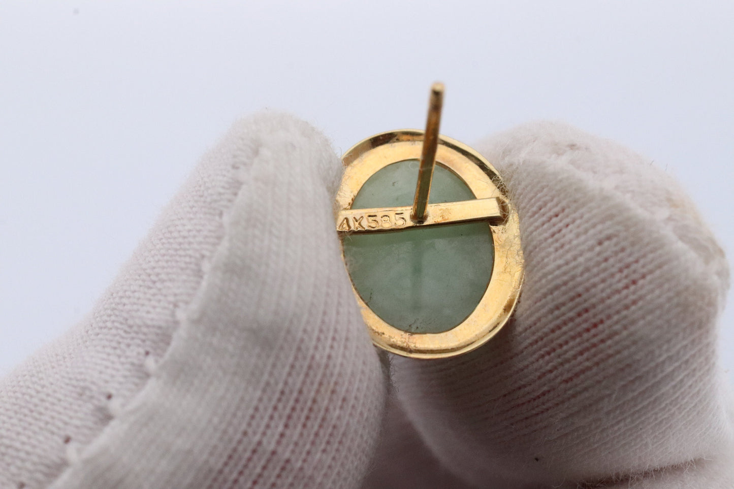14k Jade stud earrings. Green Translucent Jade bezel set into 14k yellow gold. st(38)