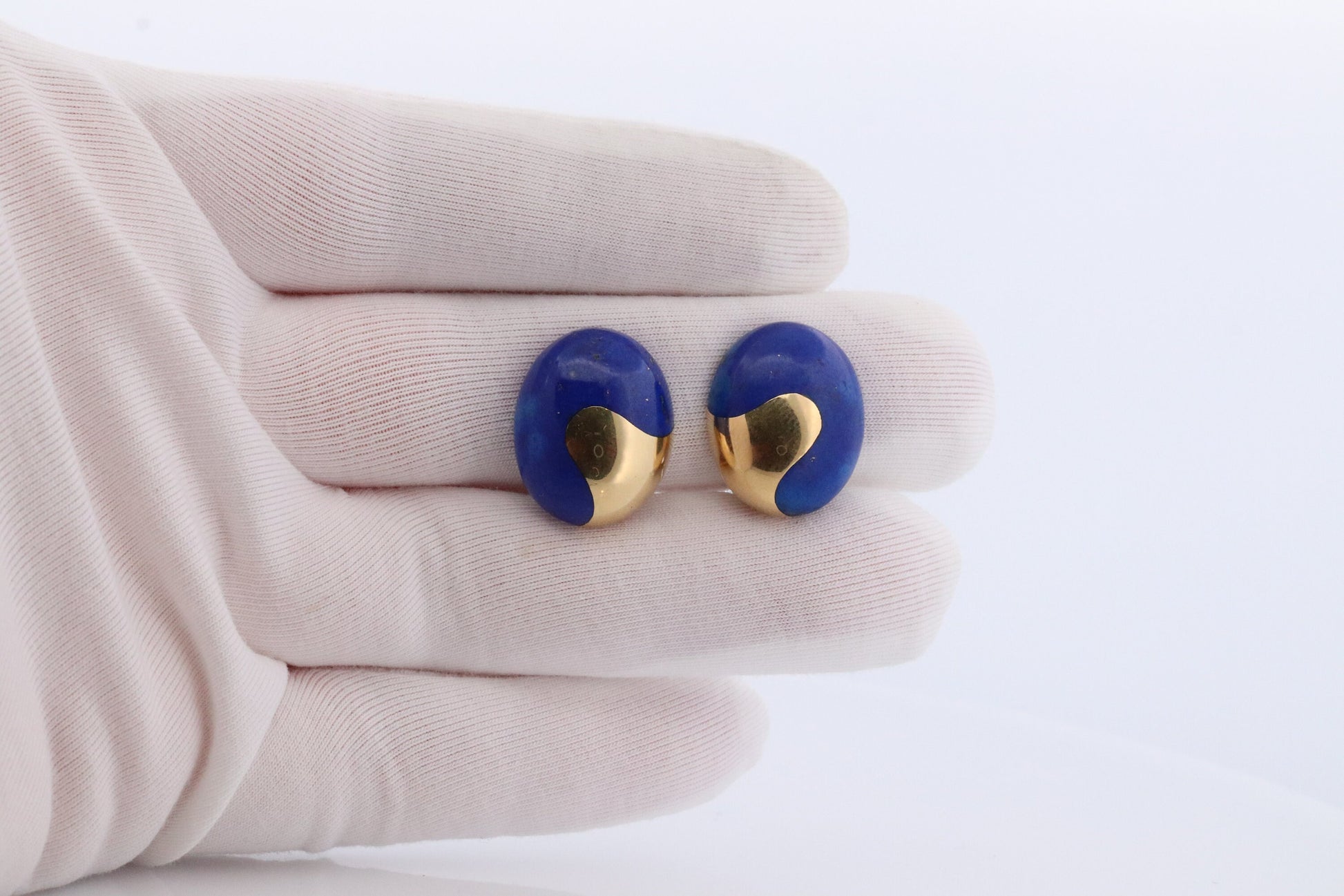 18k Tiffany and Co. Earrings. 18k Yellow Gold Lapis Lazuli Earrings. Blue Lapis Ying Yang Non Pierced Clip on Omega Clips. st(10-06)