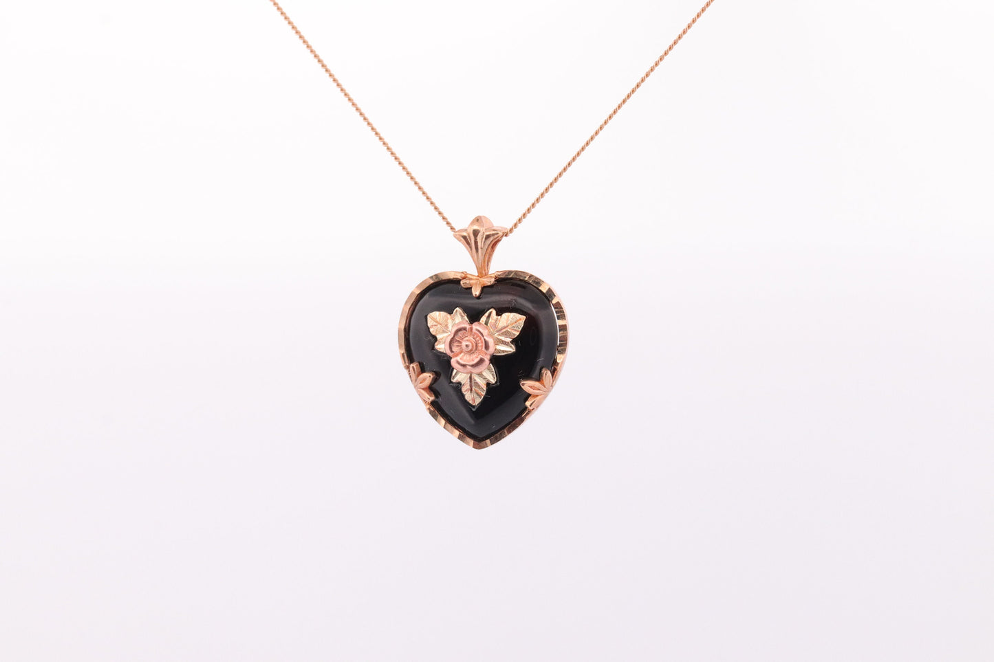 Black Hills Gold Necklace. 10k Heart and Onyx Black Hills Gold Pendant st(60)
