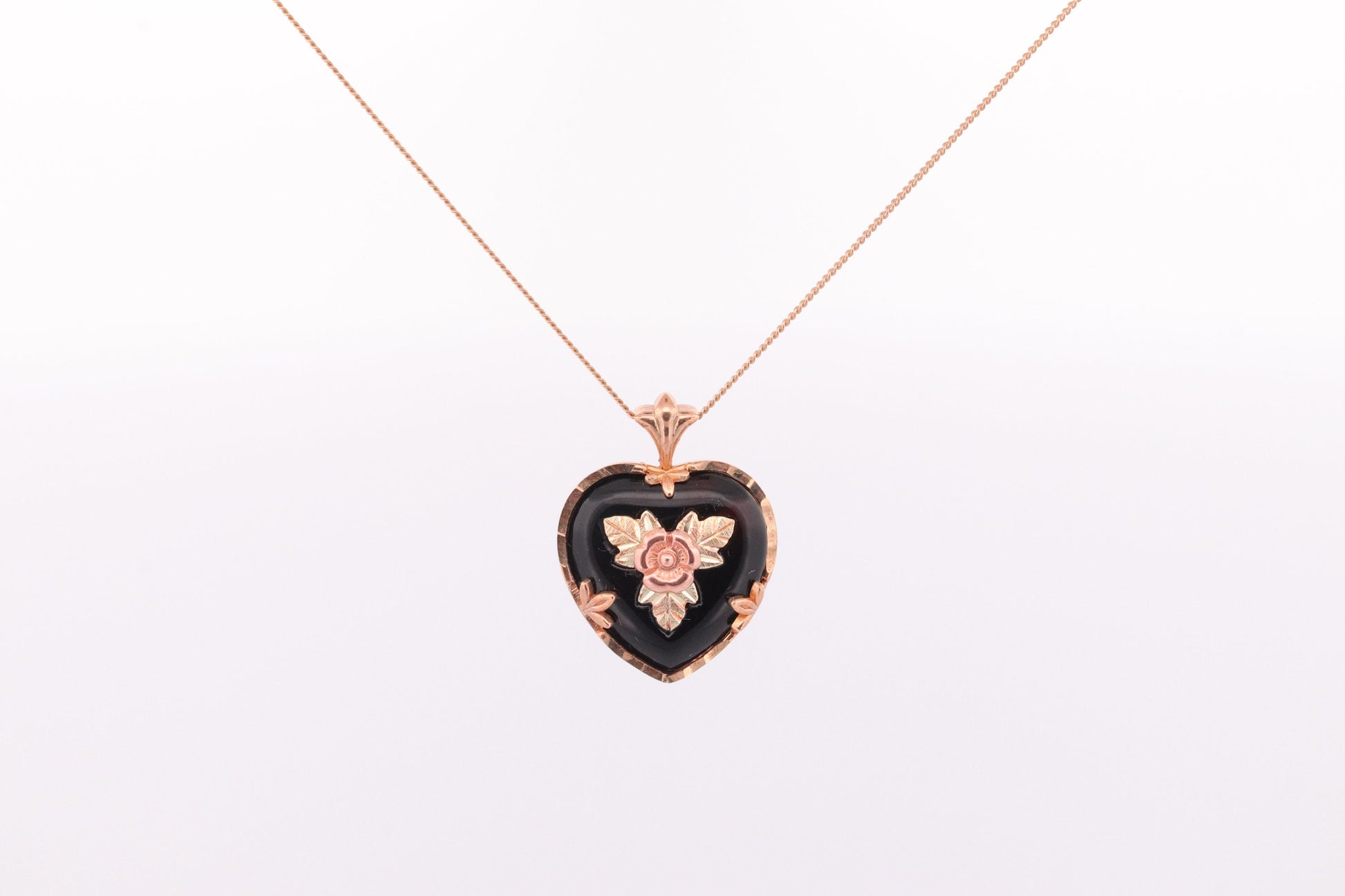 Black Hills Gold Necklace. 10k Heart and Onyx Black Hills Gold Pendant st(60)