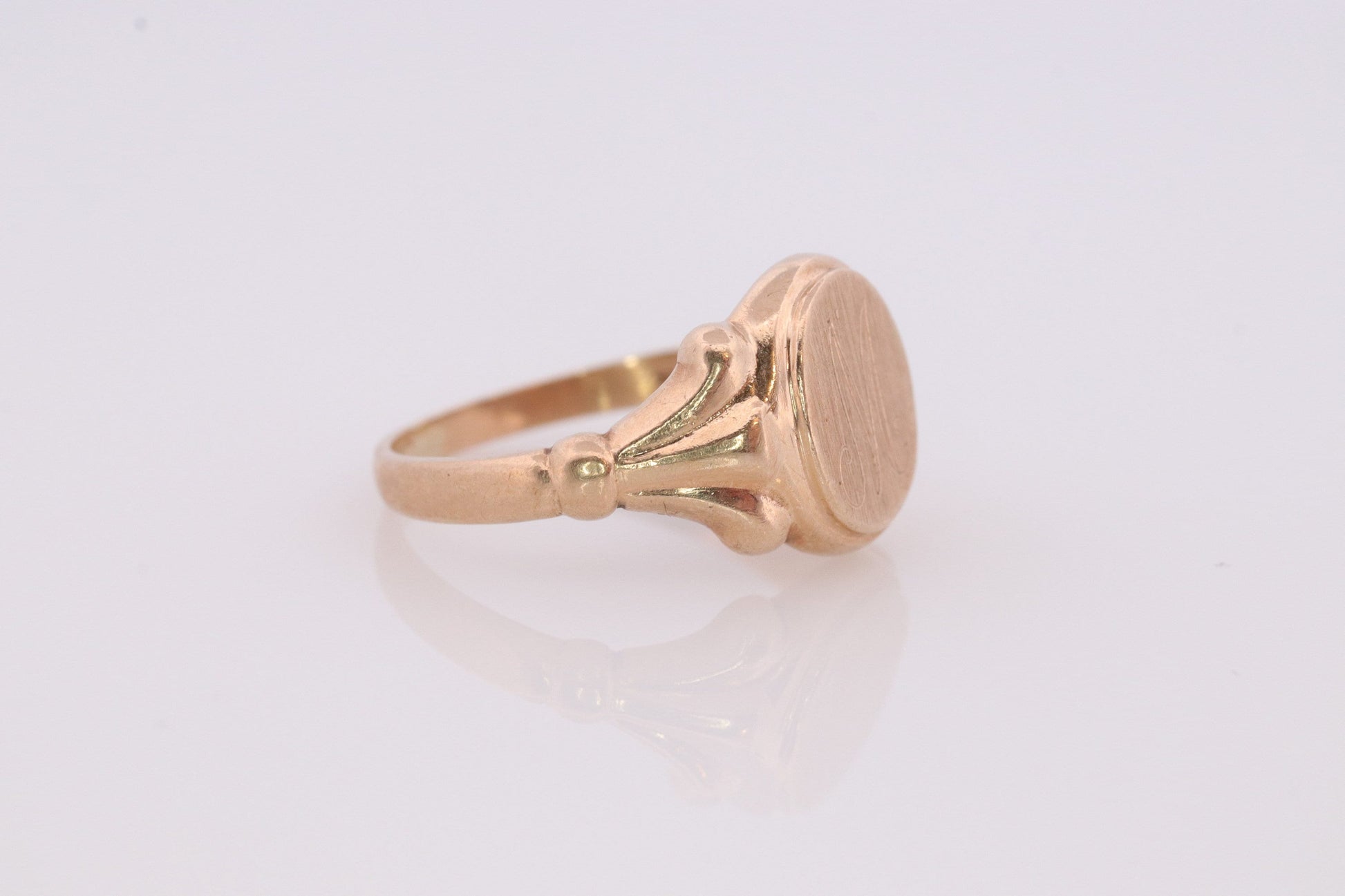 Vintage Signet Ring. 10k Yellow gold. Engraved letter M. Initial M Ring. Engravable Signet ring. MONOGRAMMED M st(62)