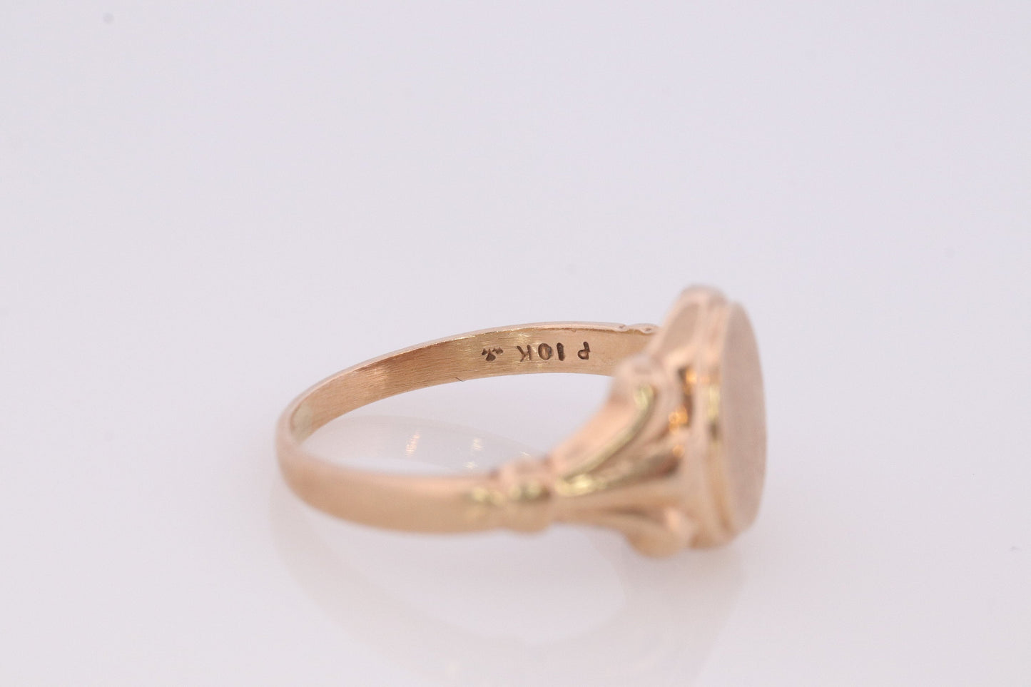 Vintage Signet Ring. 10k Yellow gold. Engraved letter M. Initial M Ring. Engravable Signet ring. MONOGRAMMED M st(62)