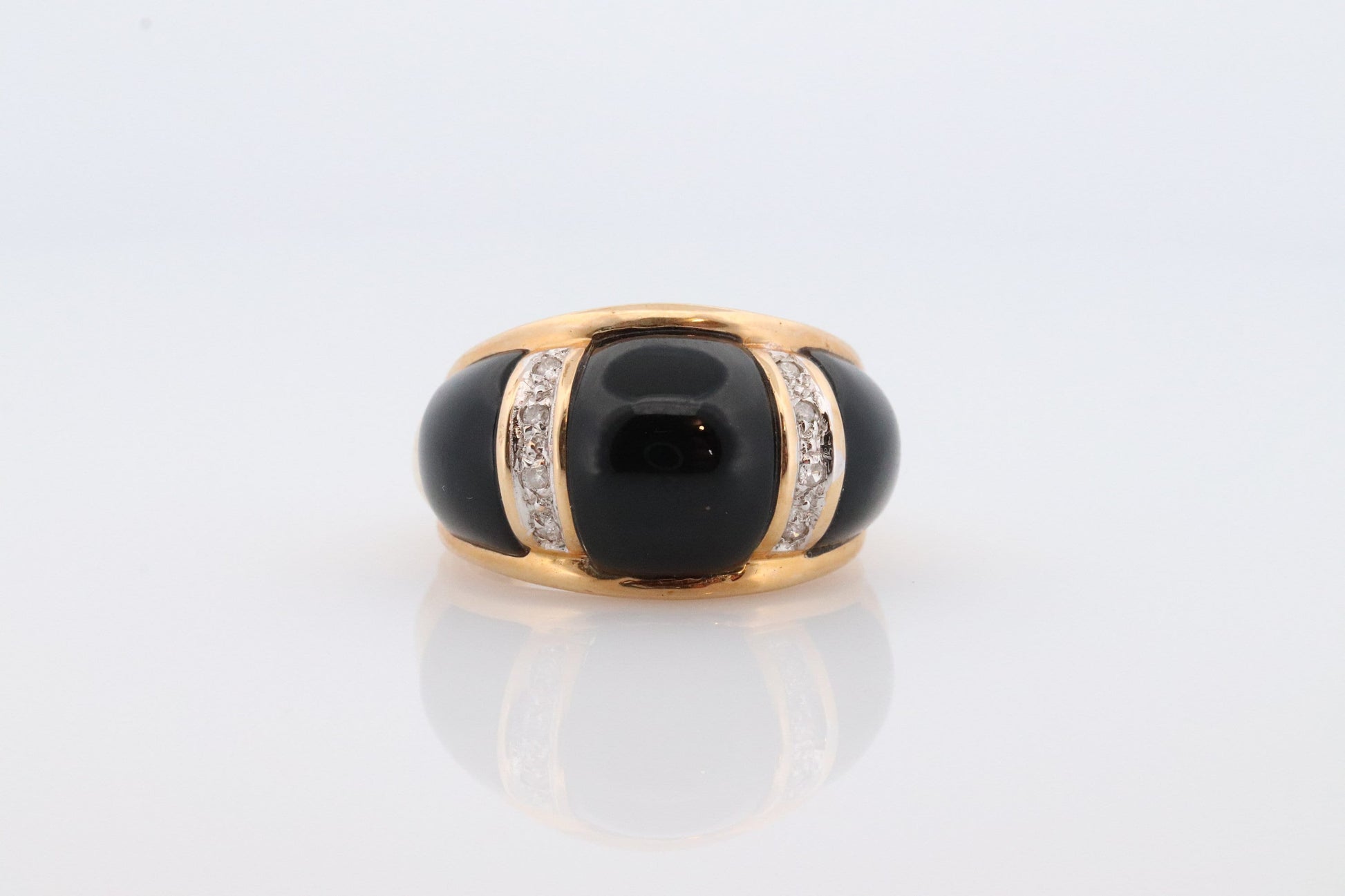 14k Modern Cabochon Onyx and Diamond ring. Wide Dome Onyx. Scalloped Onyx inlaid band. World Wide Imports. st(181)