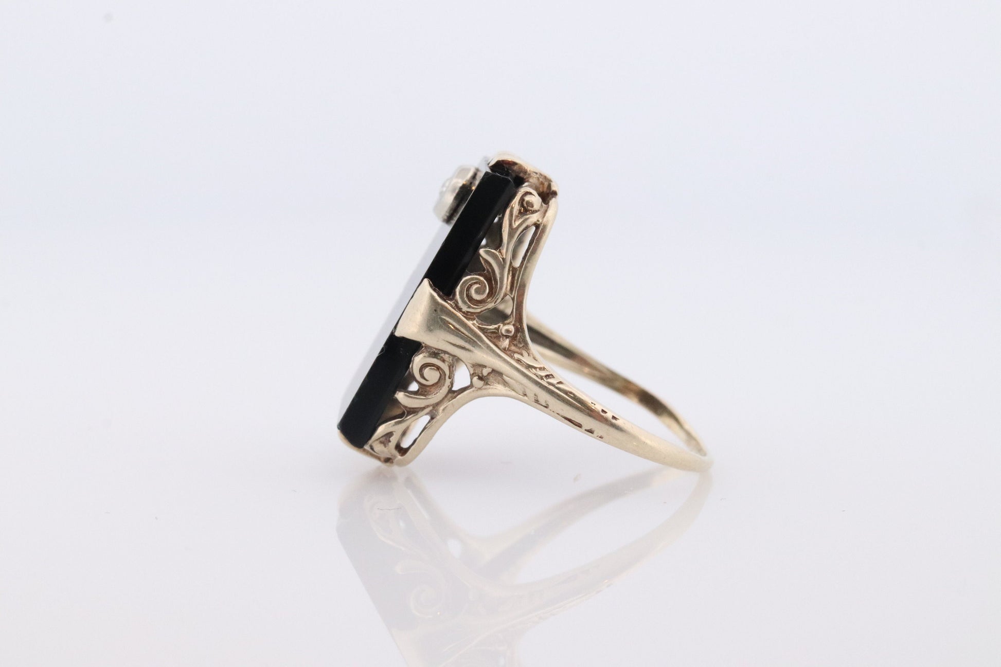 Art Deco Onyx and Diamond Ring. 14k Yellow Gold Rectangle Onyx and Diamond ring. Mourning ring. st(115)