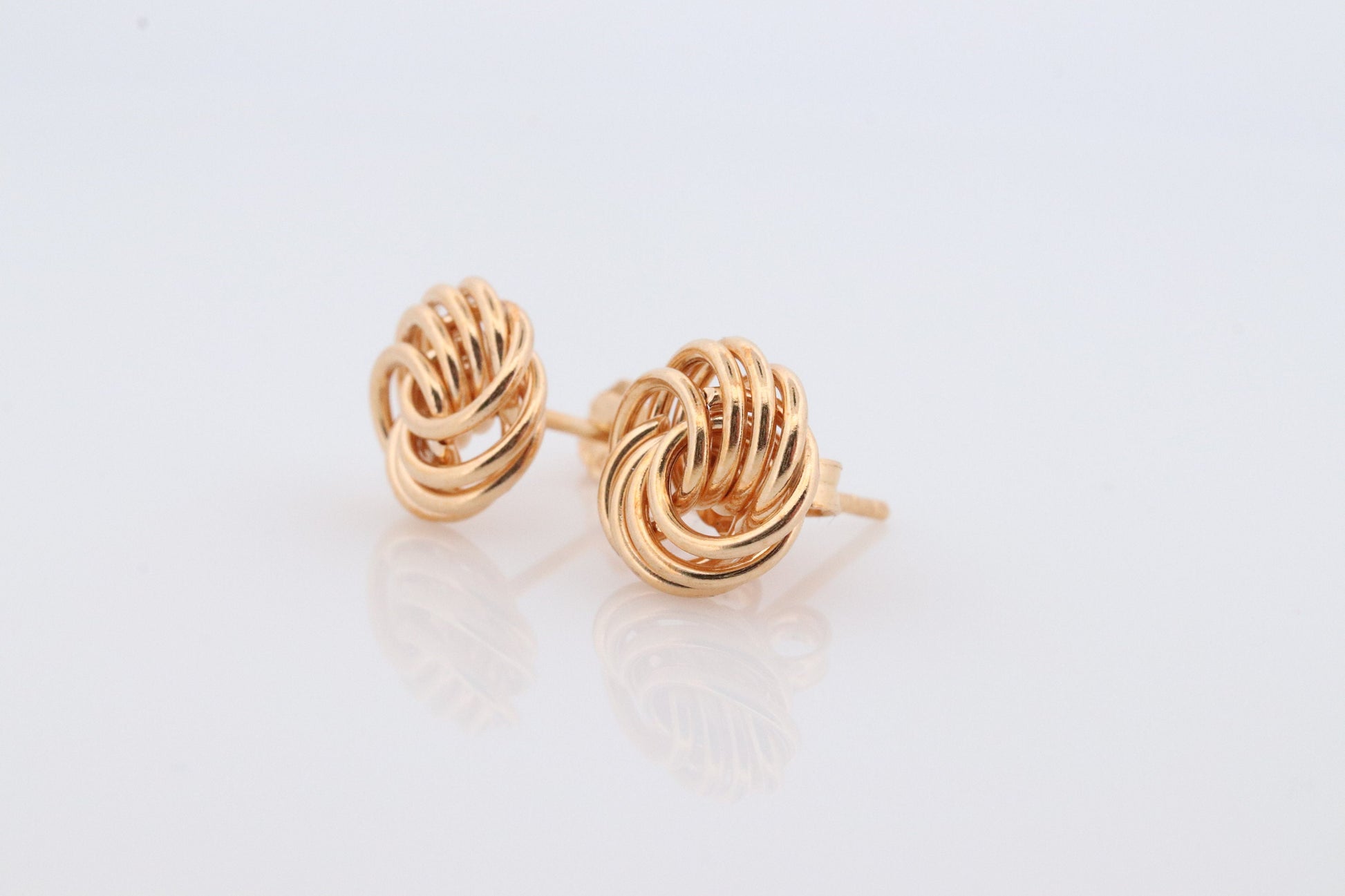 18k LOVE knot stud earring. 18k Yellow Gold Coil KNOT gold studs earrings. Italy Circle Coil studs.