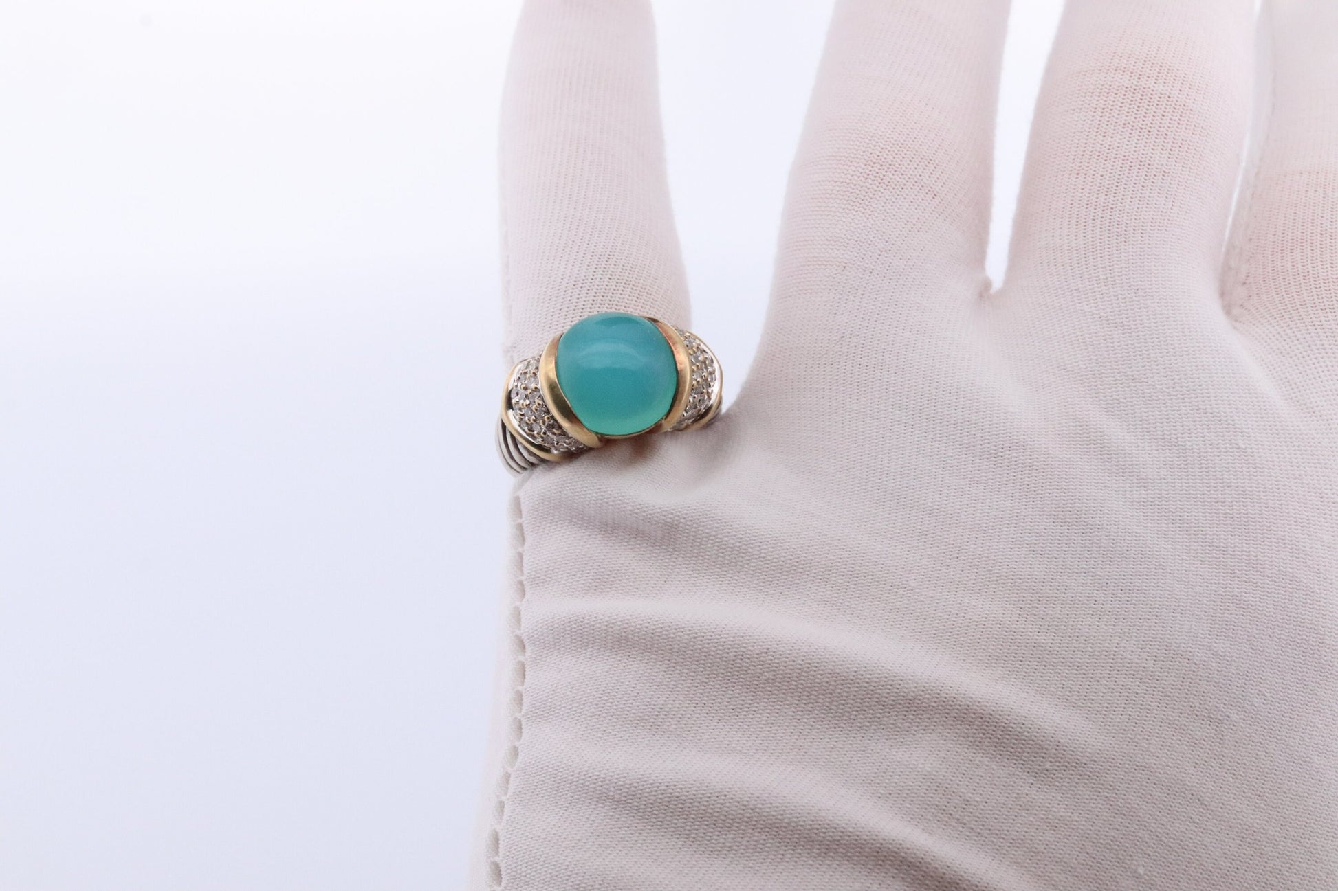 David Yurman ring. 18k Yellow Gold and 925 Sterling Silver Cable ring. Chalcedony Cabochon and Diamond pave vintage DY ring. st(219)