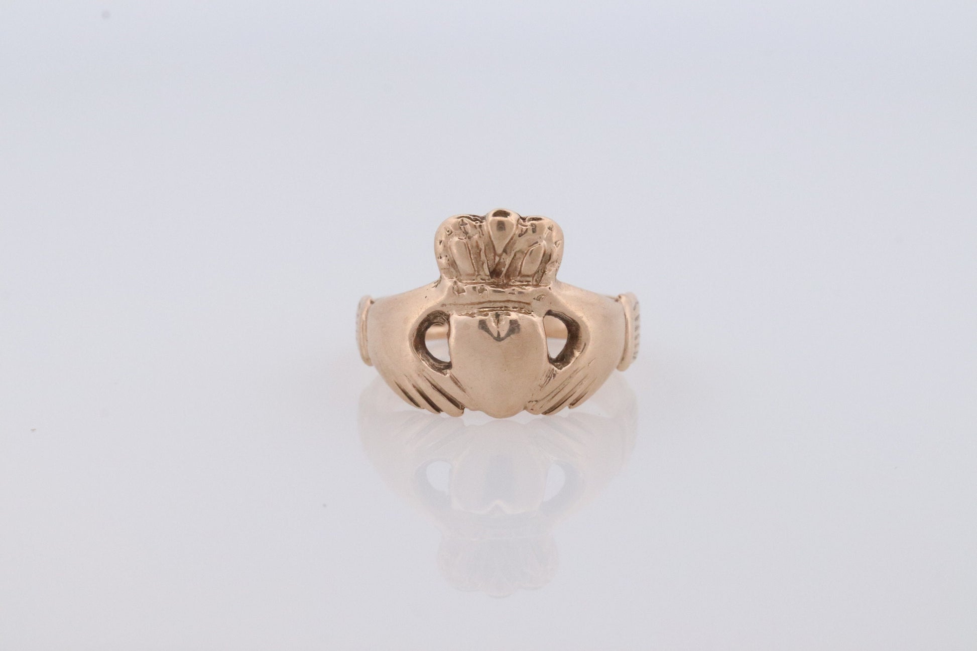 CLADDAGH Ring. 9k Vintage Irish Claddagh Heart Hands band. 9k Yellow Gold Love Loyalty Friendship Ring. st(92)