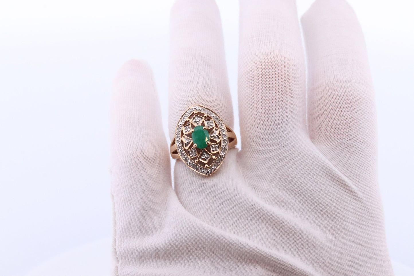 10k Filigree Emerald diamond ornate shield ring. 10k Art Deco diamond ring. Large Shield Filigree ring.