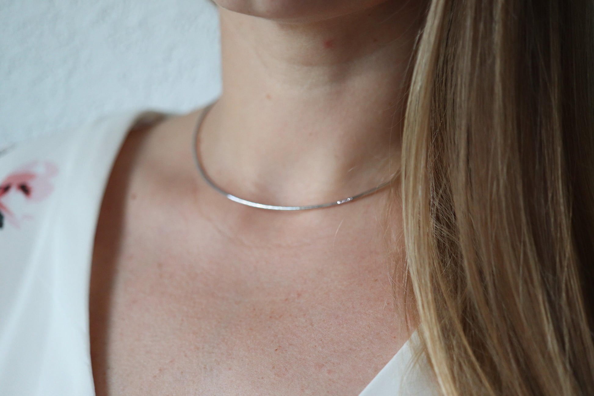 18k Round Omega Necklace. 18k White White Gold OMEGA Snake chain Necklace. MILOR 1.5mm 16in length. Choker Collar necklace.