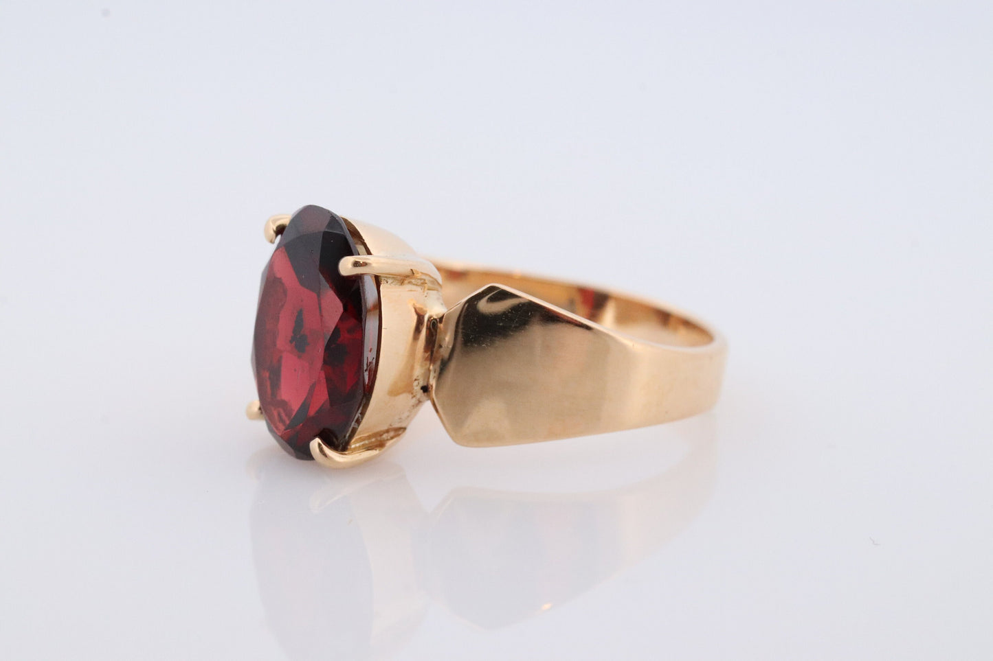 18k Oval Faceted Garnet ring. 18k Oval cut garnet solitaire ring. Large Rhodolite Garnet Solitaire.