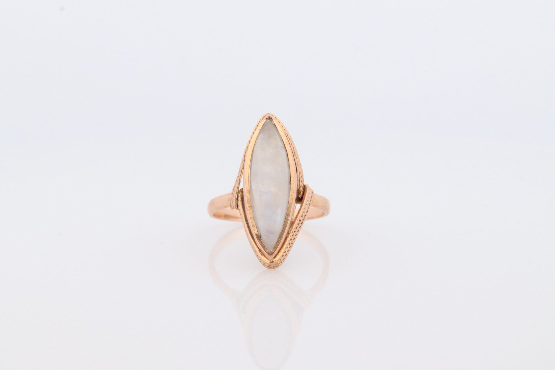 18k Large MOONSTONE ring. 18k Gold Marquise Navette Moonstone ring