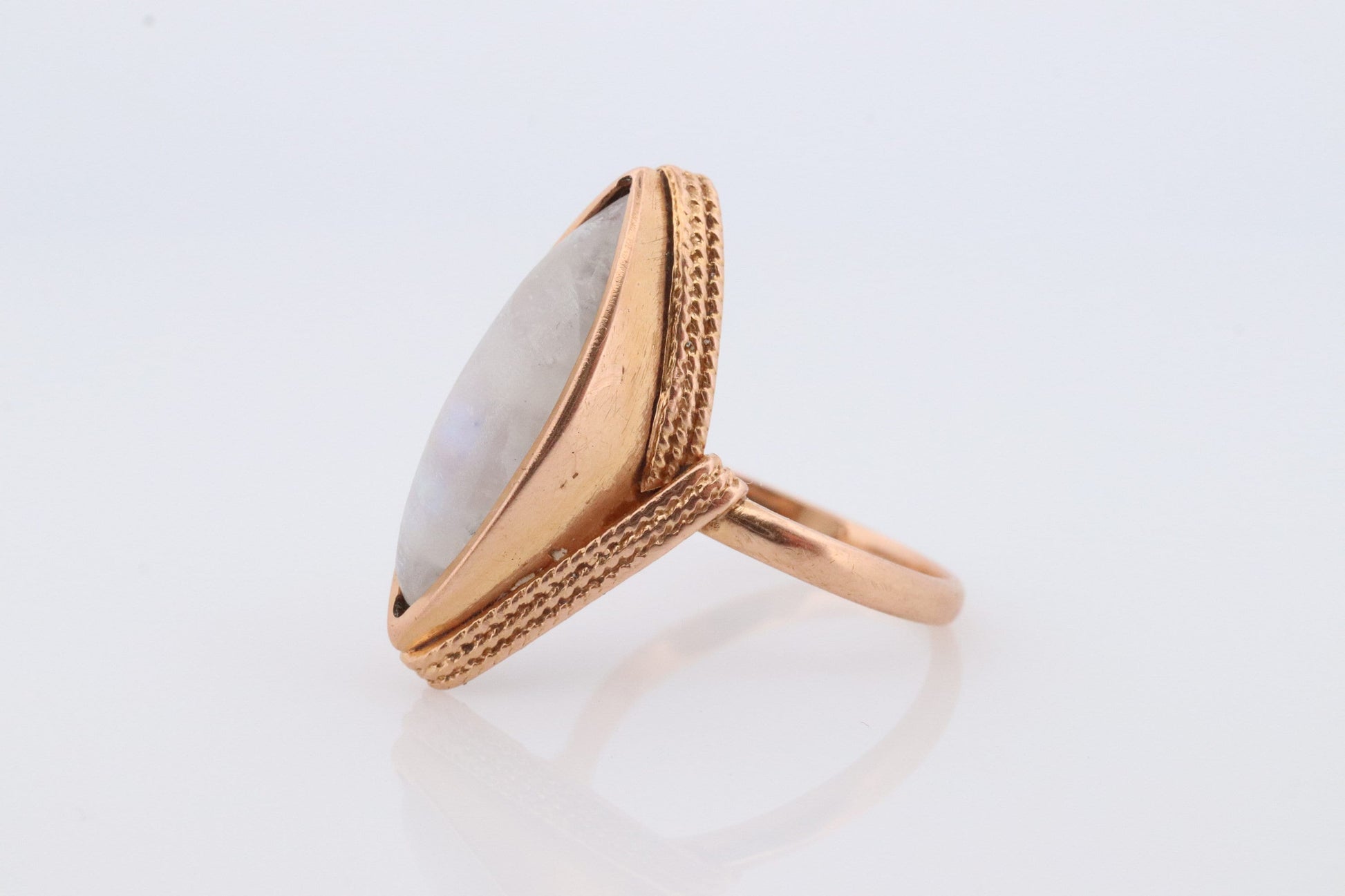 18k Large MOONSTONE ring. 18k Gold Marquise Navette Moonstone ring