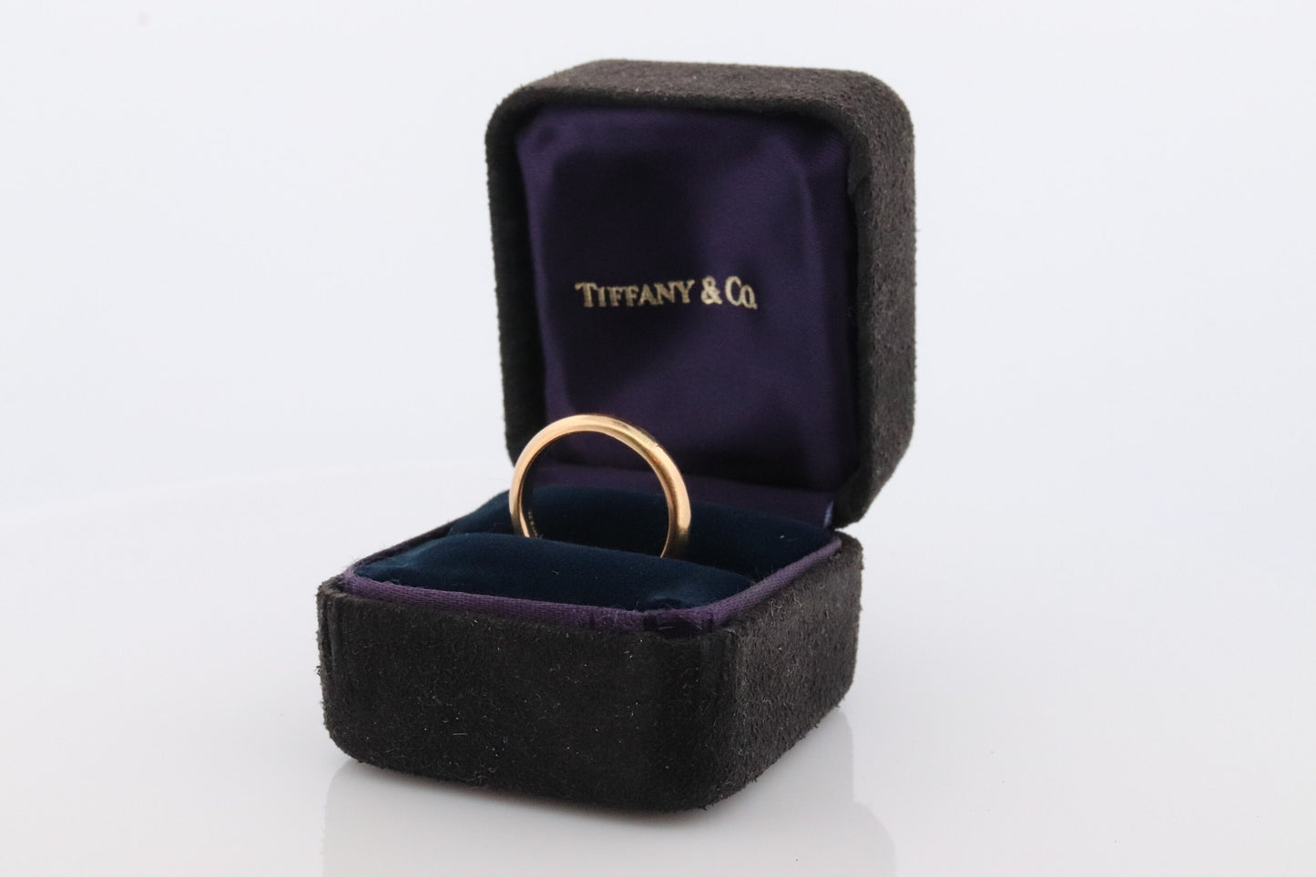 18k Tiffany and Co. band. 18k Tiffany Company wedding band. Comfort Fit Vintage Tiffany & Co band.