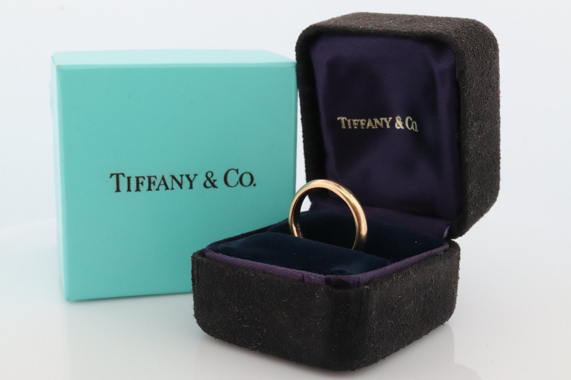 18k Tiffany and Co. band. 18k Tiffany Company wedding band. Comfort Fit Vintage Tiffany & Co band.