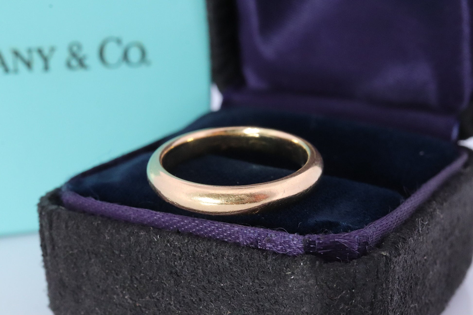 18k Tiffany and Co. band. 18k Tiffany Company wedding band. Comfort Fit Vintage Tiffany & Co band.