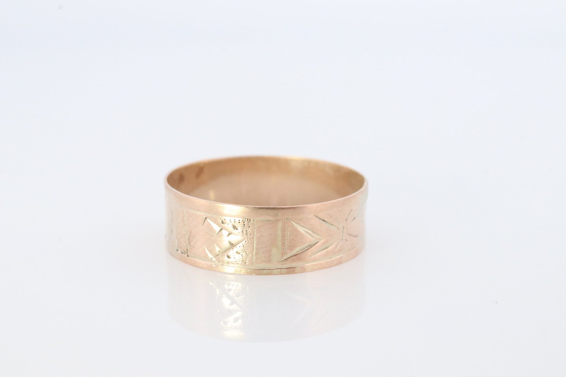 10k Wide Cigar band. Antique Embossed Chevron floral design. 6mm sz6. Antique Wide Light Gold ring.