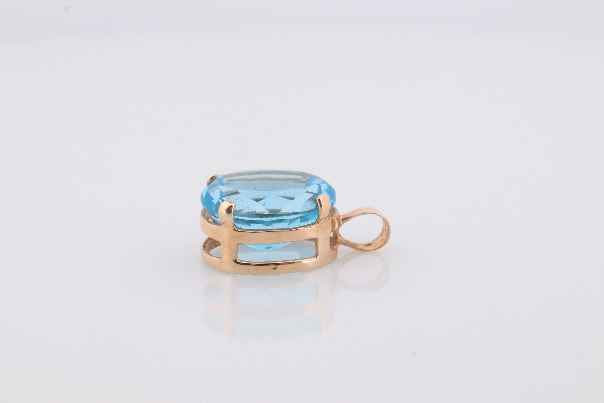 14k Blue TOPAZ Pendant. Large Swiss Blue Topaz High quality solitaire oval pendant piece. st(44)