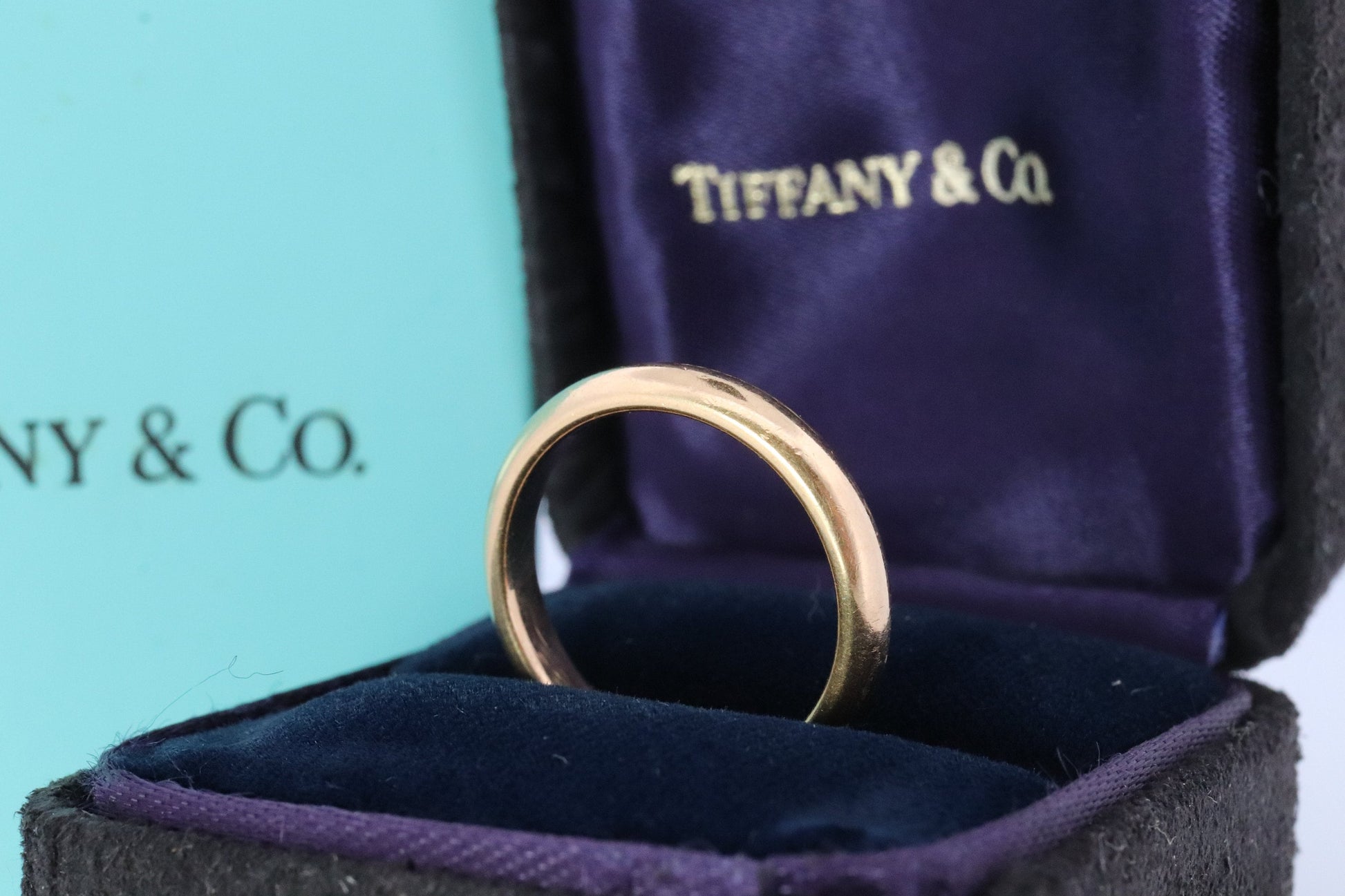 18k Tiffany and Co. band. 18k Tiffany Company wedding band. Comfort Fit Vintage Tiffany & Co band.