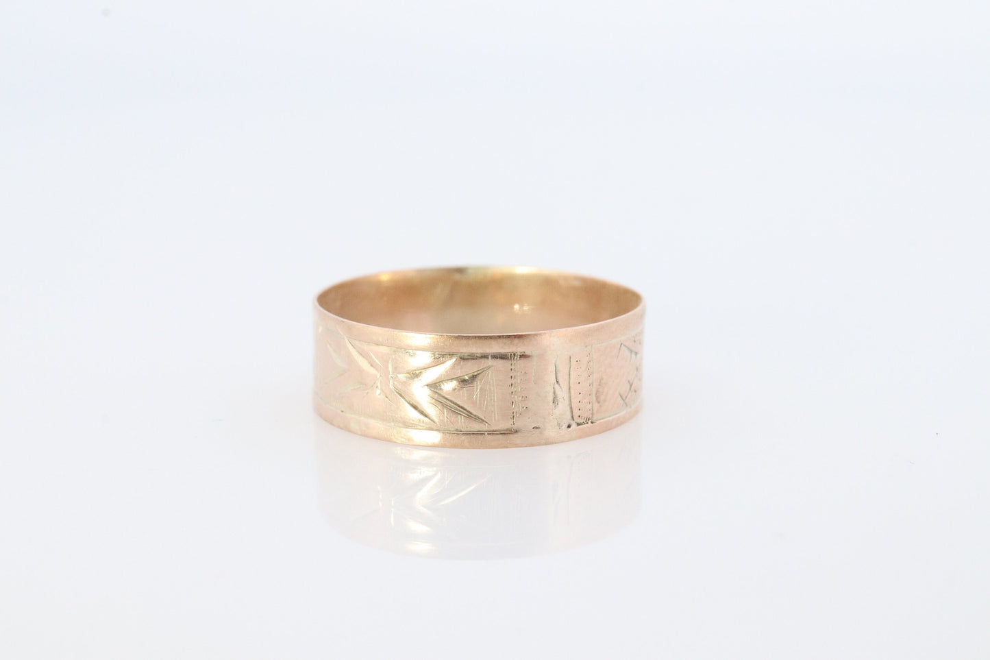 10k Wide Cigar band. Antique Embossed Chevron floral design. 6mm sz6. Antique Wide Light Gold ring.