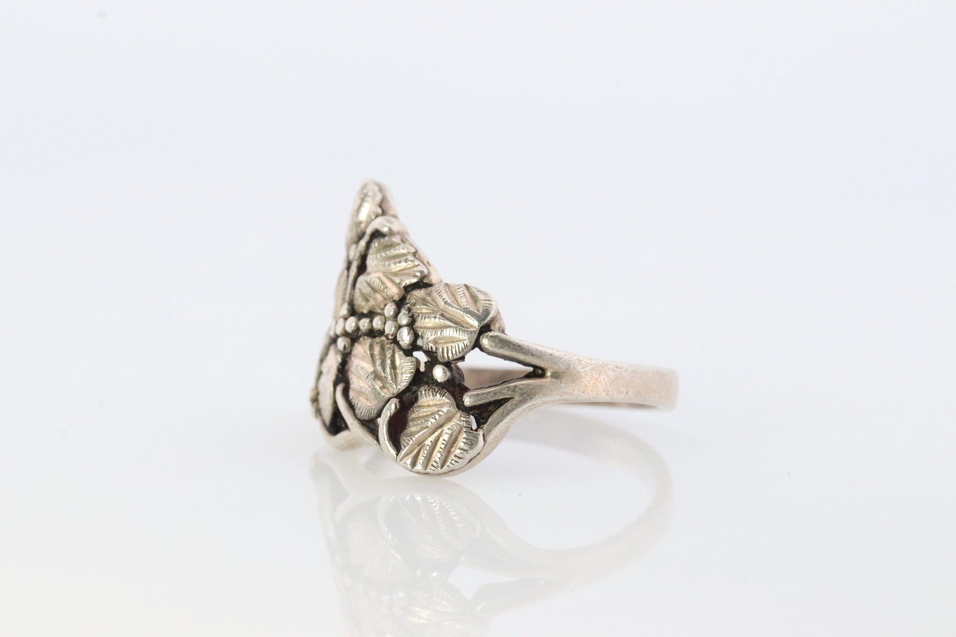 Black Hills Gold ring. 925 Sterling Silver band. Sterling Silver Leaf Vine Black Hills ring.