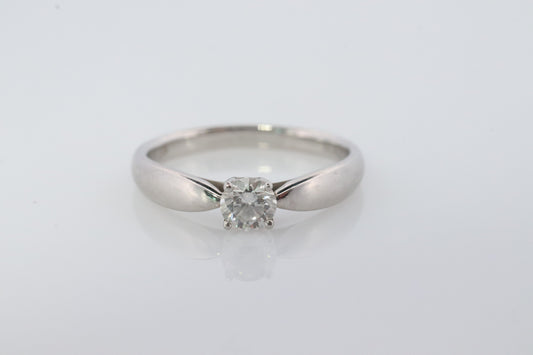 Vintage Tiffany and Co. Diamond Ring. Authentic 0.19ct Tiffany HARMONY Platinum Diamond Solitaire Ring. T&CO Engagement ring