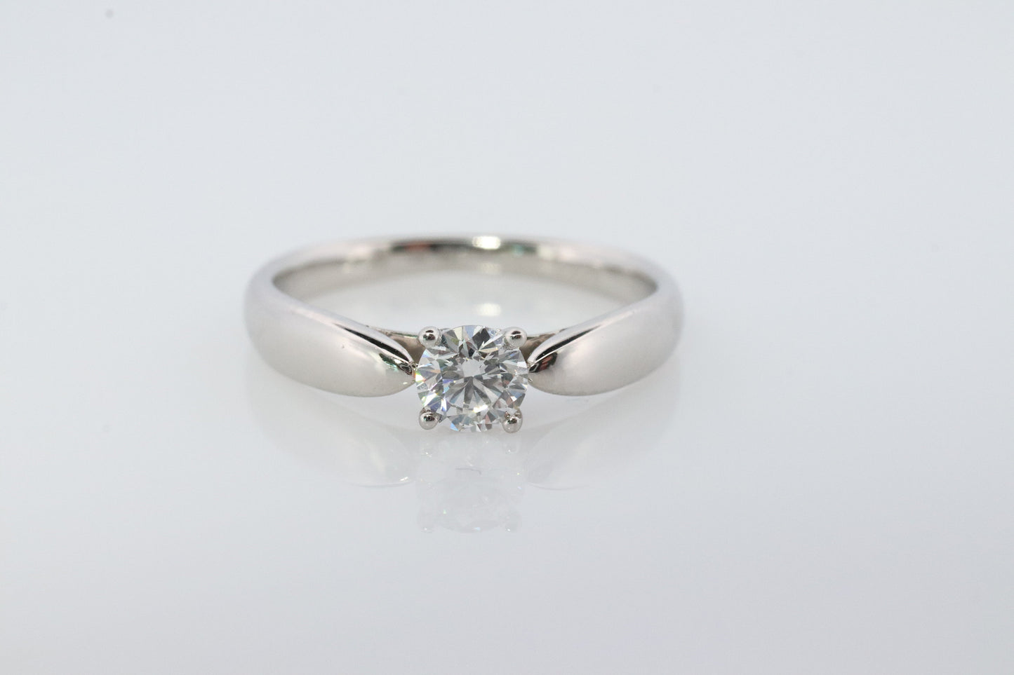 Vintage Tiffany and Co. Diamond Ring. Authentic 0.22ct Tiffany HARMONY Platinum Diamond Solitaire Ring. T&CO Engagement ring