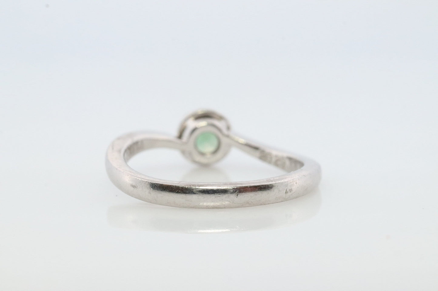 Genuine Alexandrite Ring. Platinum setting round Natural ALEXANDRITE ring. Simple Platinum Solitaire.