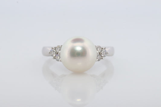 Mikimoto Ring. Vintage Platinum Mikimoto Pearl and Diamond Solitaire. PT950 Mikimoto Large Pearl Ring.