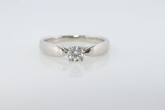 Vintage Tiffany and Co. Diamond Ring. Authentic 0.19ct Tiffany HARMONY Platinum Diamond Solitaire Ring. T&CO Engagement ring