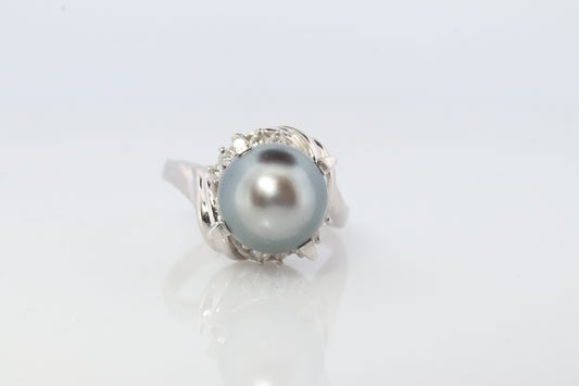 Vintage Tahitian Pearl and Diamond Solitaire ring. Platinum PT900 Large BLACK Tahitian Pearl Halo Ring.