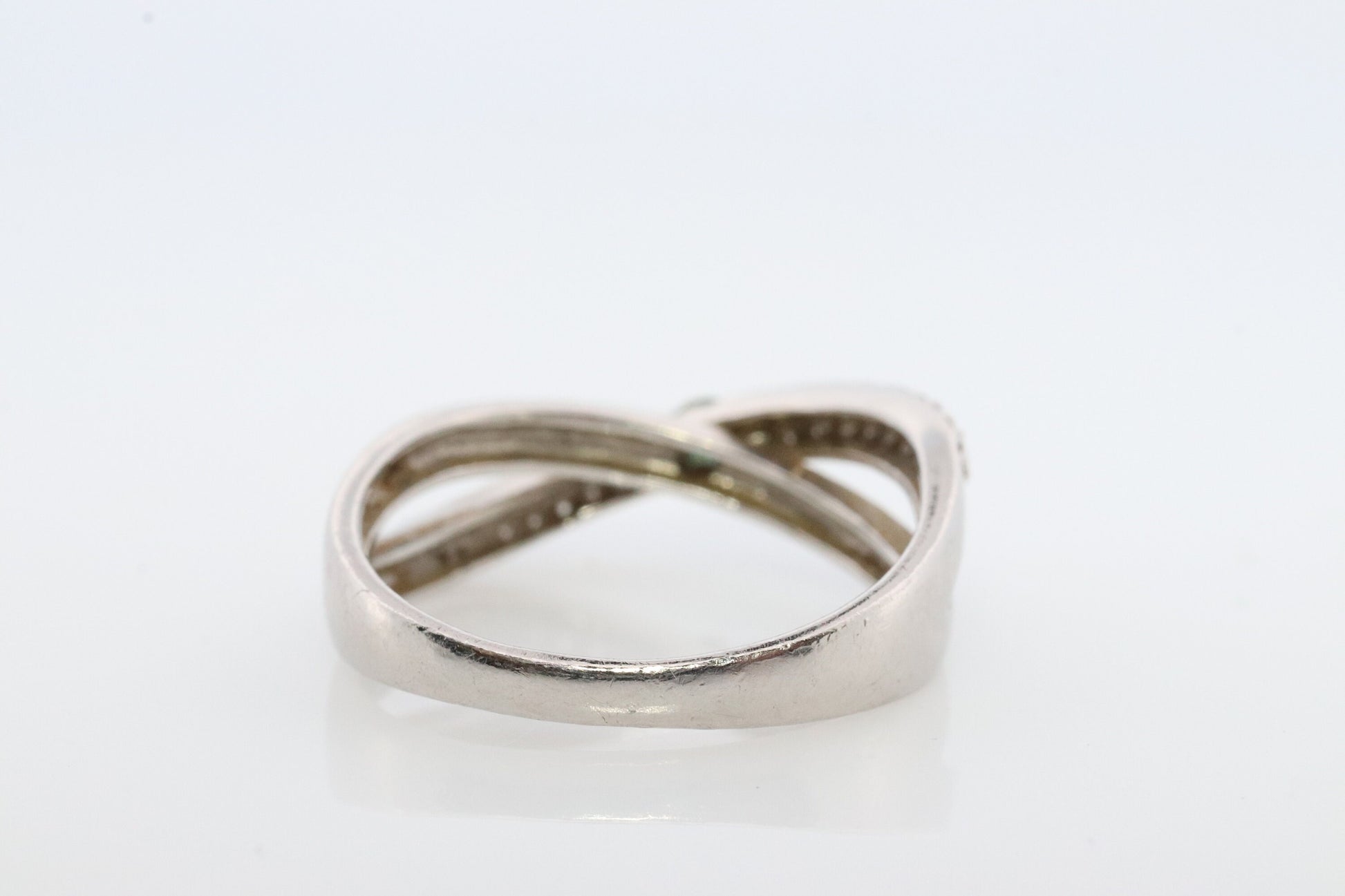 Genuine Alexandrite Ring. 900 Platinum setting round Natural ALEXANDRITE ring with diamond accents. X Cross Platinum Solitaire.